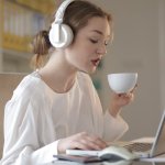 Cisza, komfort i klarowny głos: przewodnik po słuchawkach do home office i wideorozmów