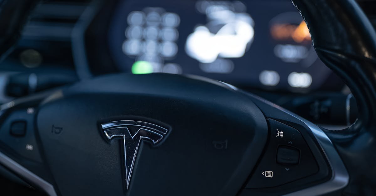 Od czujnika do skrętu: elektryczny układ kierowniczy pod lupą – jak działa i zmienia prowadzenie