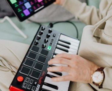 Domowe studio od zera: stwórz swój pierwszy elektroniczny utwór w tydzień