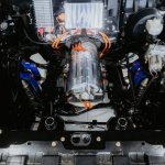 Od prądu do pędu: przewodnik po działaniu silnika elektrycznego w samochodzie