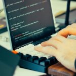 Codzienna odwaga do eksperymentów: przepis na kulturę innowacji w małej firmie tech